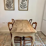 Stylish Boutique Duplex - Orange - 2 Double Bedrooms *