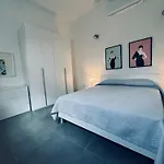 Stylish Boutique Duplex - Orange - 2 Double Bedrooms Apartman *