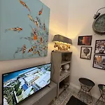 Stylish Boutique Duplex - Orange - 2 Double Bedrooms Apartman