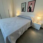 Stylish Boutique Duplex - Orange - 2 Double Bedrooms Hamrun