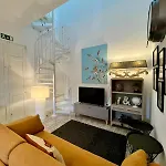 Apartman Stylish Boutique Duplex - Orange - 2 Double Bedrooms *