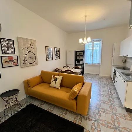 Stylish Boutique Duplex - Orange - 2 Double Bedrooms Apartment *