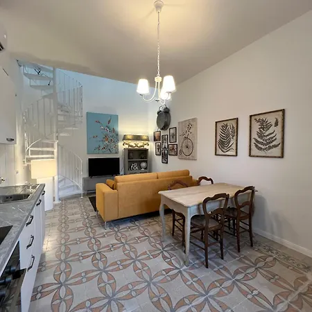 Apartment Stylish Boutique Duplex - Orange - 2 Double Bedrooms Hamrun