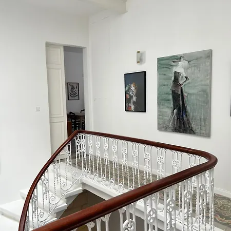 Stylish Boutique Duplex - Orange - 2 Double Bedrooms Hamrun