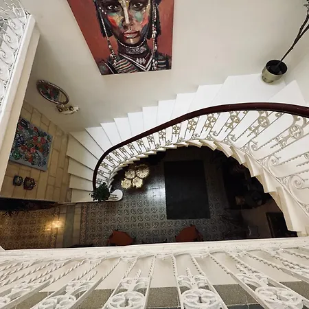 Stylish Boutique Duplex - Orange - 2 Double Bedrooms Apartment *