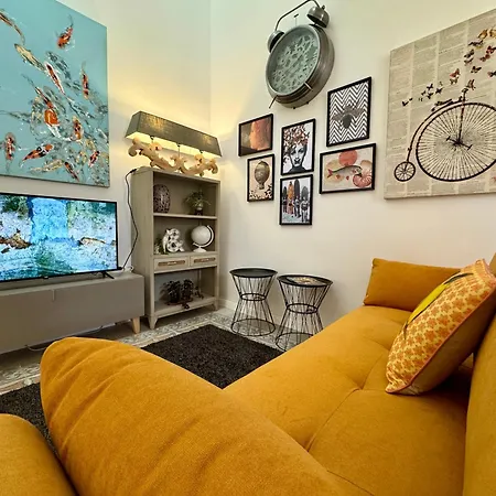 Stylish Boutique Duplex - Orange - 2 Double Bedrooms