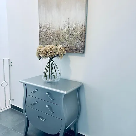 Stylish Boutique Duplex - Orange - 2 Double Bedrooms Apartment Hamrun