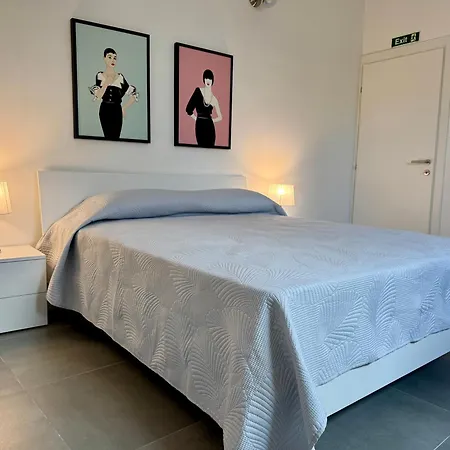 Apartment Stylish Boutique Duplex - Orange - 2 Double Bedrooms *
