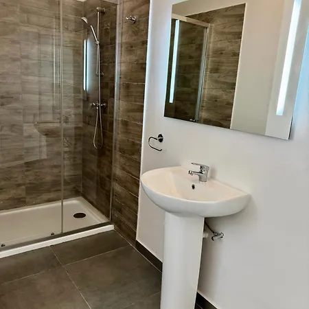 Apartment Stylish Boutique Duplex - Orange - 2 Double Bedrooms *