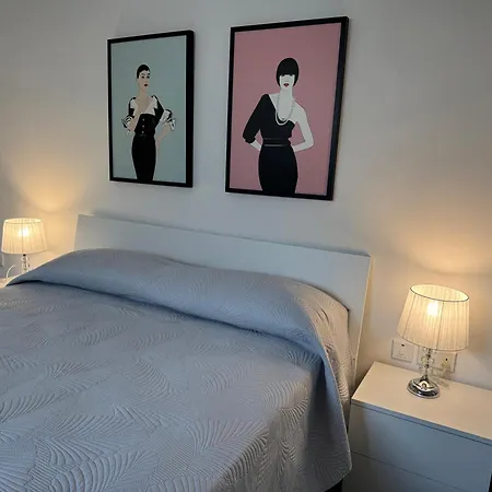 Stylish Boutique Duplex - Orange - 2 Double Bedrooms Apartment *
