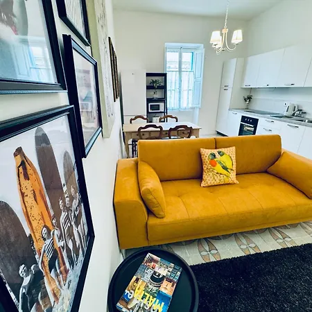 Stylish Boutique Duplex - Orange - 2 Double Bedrooms Apartment Hamrun