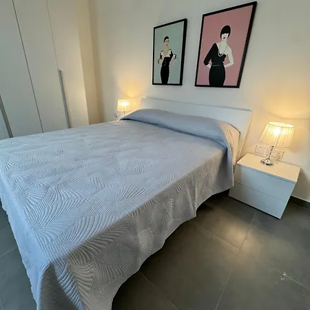 Stylish Boutique Duplex - Orange - 2 Double Bedrooms Hamrun