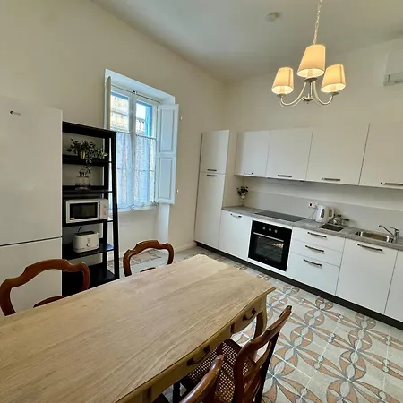 Stylish Boutique Duplex - Orange - 2 Double Bedrooms * Hamrun