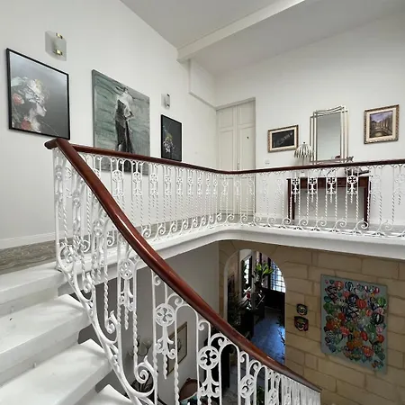 Stylish Boutique Duplex - Orange - 2 Double Bedrooms Apartment *