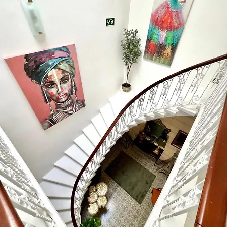 Stylish Boutique Duplex - Orange - 2 Double Bedrooms Apartment