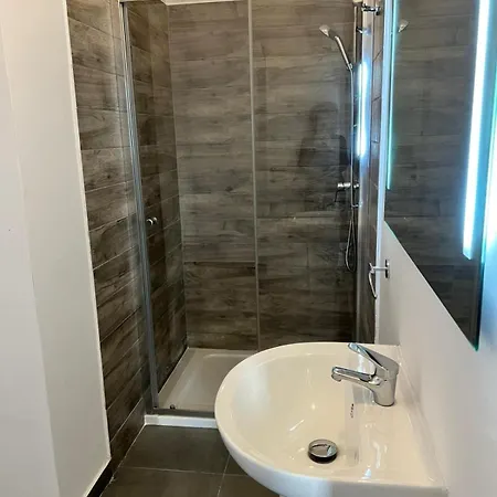 Stylish Boutique Duplex - Orange - 2 Double Bedrooms Hamrun