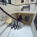 Stylish Boutique Duplex - Orange - 2 Double Bedrooms *