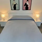 Stylish Boutique Duplex - Orange - 2 Double Bedrooms 아파트 *