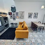 Stylish Boutique Duplex - Orange - 2 Double Bedrooms 아파트 *