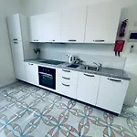 Stylish Boutique Duplex - Orange - 2 Double Bedrooms *