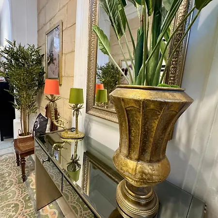 Stylish Boutique Duplex 'orange' - 2 Double Bedrooms - 5 Mins To Valletta Centre *