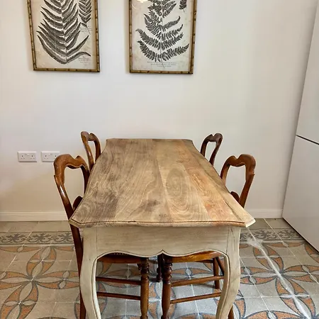 Stylish Boutique Duplex 'orange' - 2 Double Bedrooms - 5 Mins To Valletta Centre *
