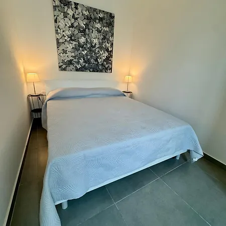 Stylish Boutique Duplex - Orange - 2 Double Bedrooms Apartment *