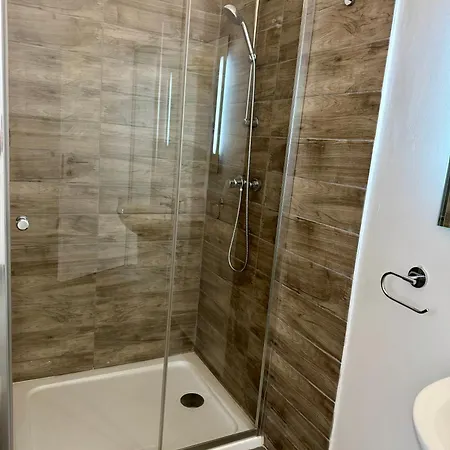 Apartment Stylish Boutique Duplex - Orange - 2 Double Bedrooms Hamrun