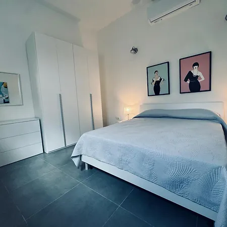 Stylish Boutique Duplex - Orange - 2 Double Bedrooms Apartment *