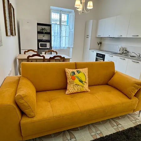 Stylish Boutique Duplex 'orange' - 2 Double Bedrooms - 5 Mins To Valletta Centre *
