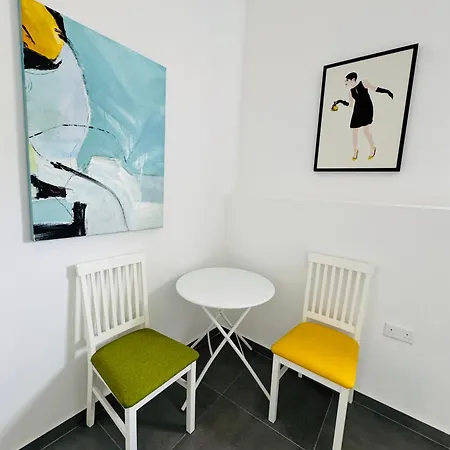 Stylish Boutique Duplex 'orange' - 2 Double Bedrooms - 5 Mins To Valletta Centre