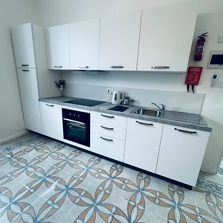 Stylish Boutique Duplex 'orange' Near Valletta Centre, 2 Double Bedrooms, Czesc, Witaj Na Malcie! *