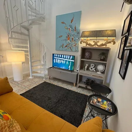 Apartment Stylish Boutique Duplex - Orange - 2 Double Bedrooms