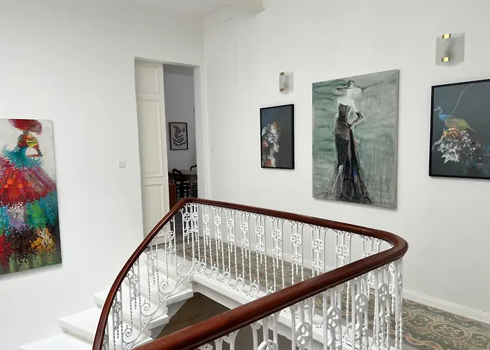 Stylish Boutique Duplex - Orange - 2 Double Bedrooms Hamrun