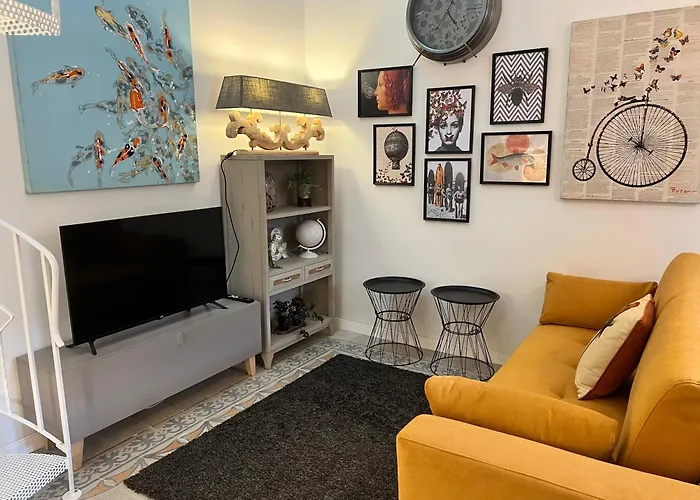 Stylish Boutique Duplex - Orange - 2 Double Bedrooms 아파트