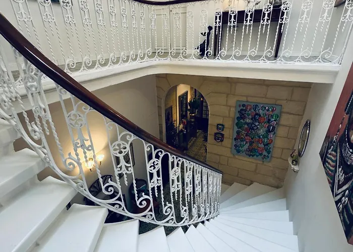 Stylish Boutique Duplex - Orange - 2 Double Bedrooms *