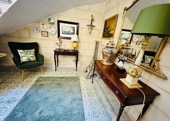 Stylish Boutique Duplex - Orange - 2 Double Bedrooms * Hamrun