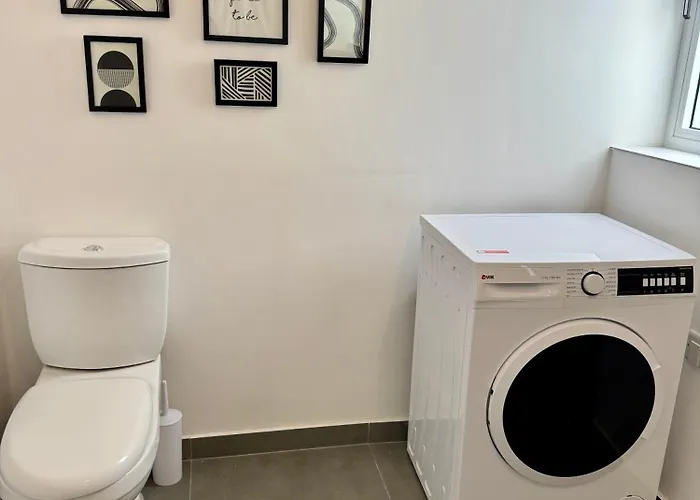 Stylish Boutique Duplex - Orange - 2 Double Bedrooms