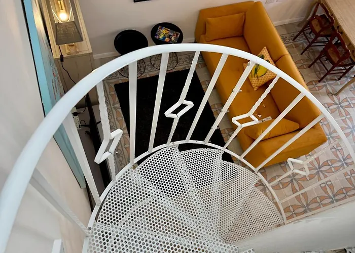 Stylish Boutique Duplex - Orange - 2 Double Bedrooms