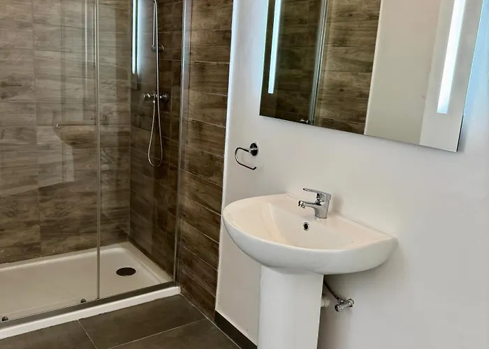 Apartman Stylish Boutique Duplex - Orange - 2 Double Bedrooms *