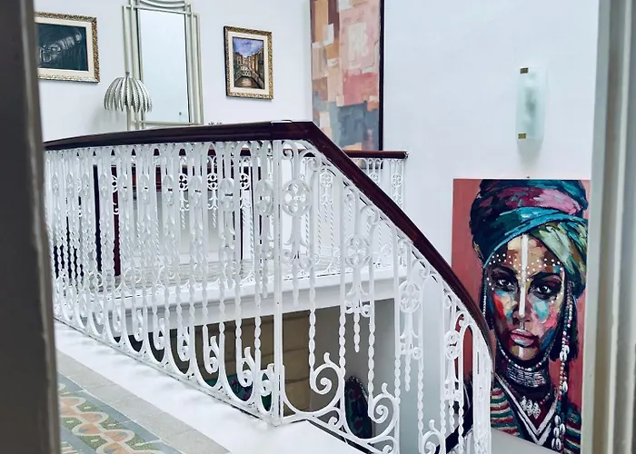 Apartman Stylish Boutique Duplex - Orange - 2 Double Bedrooms *