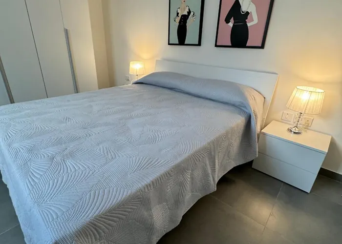 Stylish Boutique Duplex - Orange - 2 Double Bedrooms Hamrun