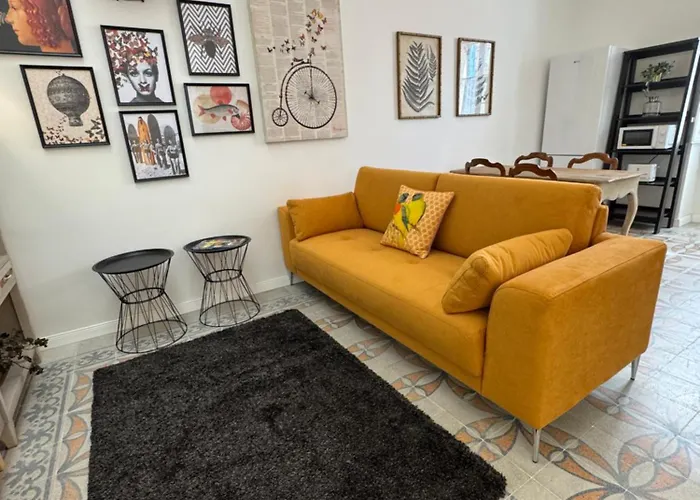 Stylish Boutique Duplex - Orange - 2 Double Bedrooms