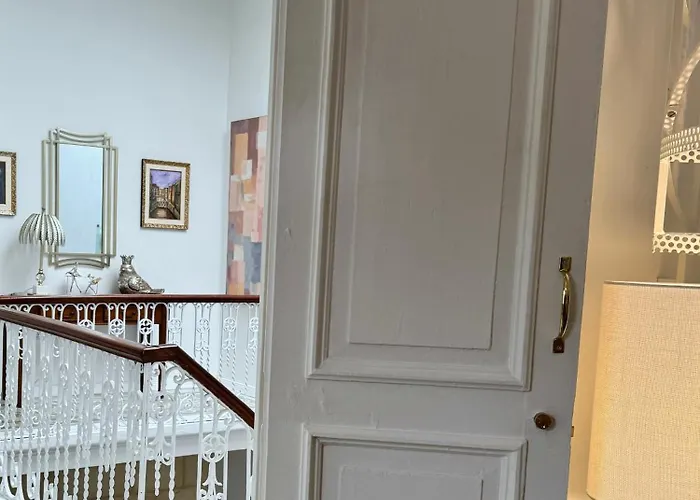 Stylish Boutique Duplex - Orange - 2 Double Bedrooms Hamrun