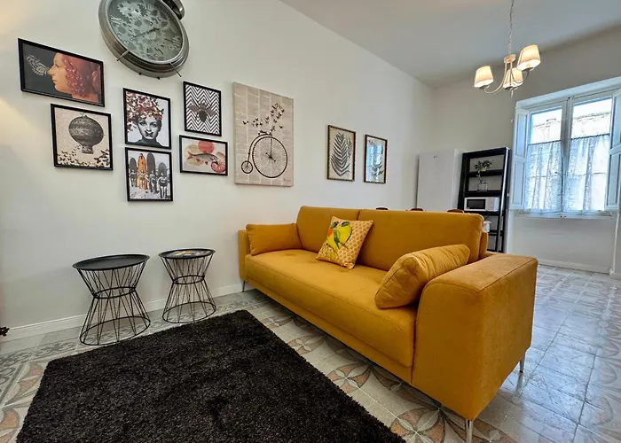 Stylish Boutique Duplex - Orange - 2 Double Bedrooms Hamrun